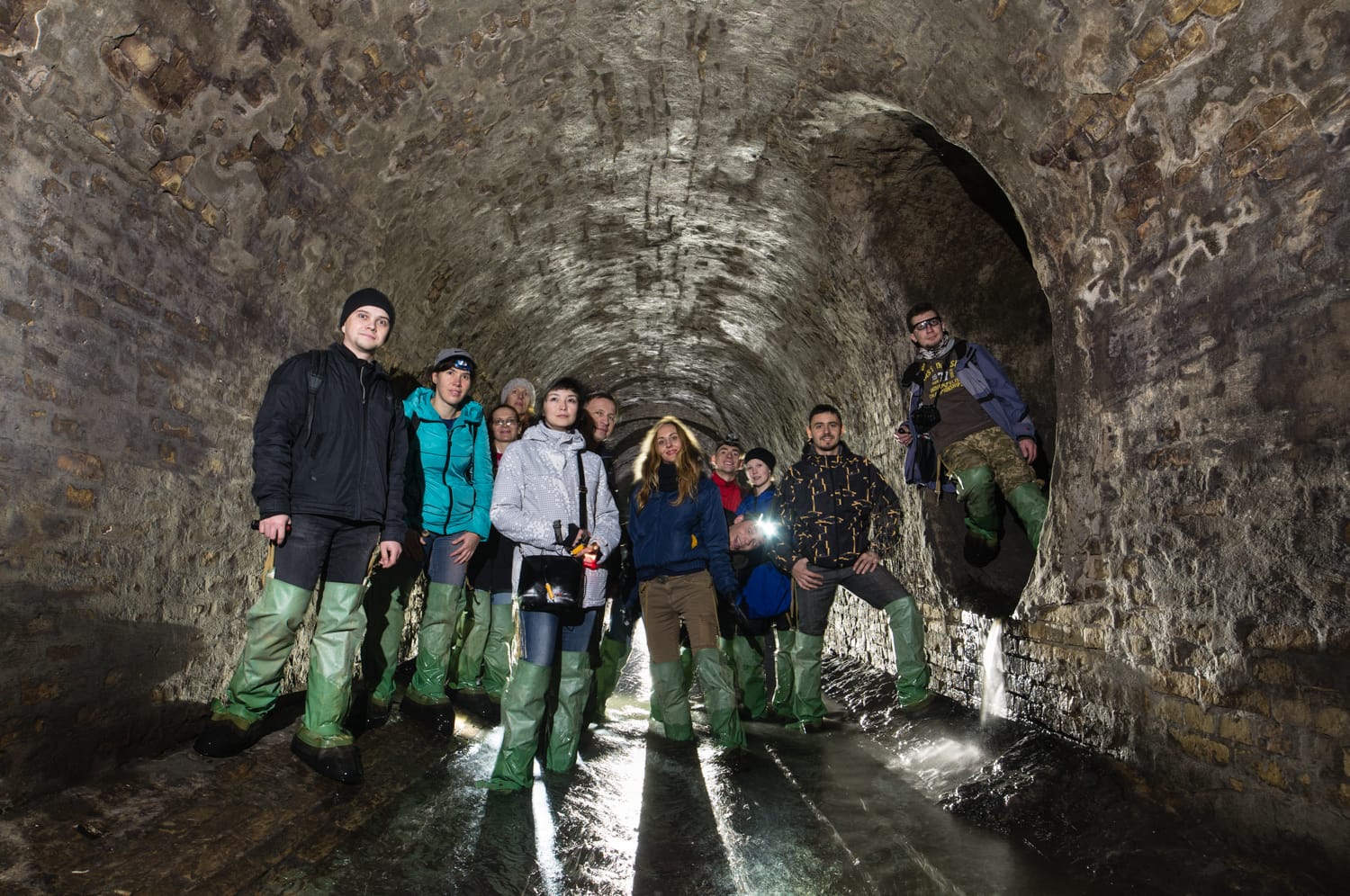 Team von Whitelabelfood bei der Planung historischer Bunkerrouten